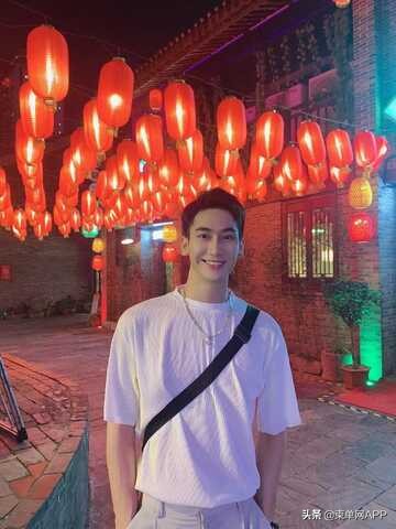 中國帥哥闖蕩柬埔寨娛樂圈:在顏值上走紅 中國帥哥闖蕩柬埔寨娛樂圈:在顏值上走紅