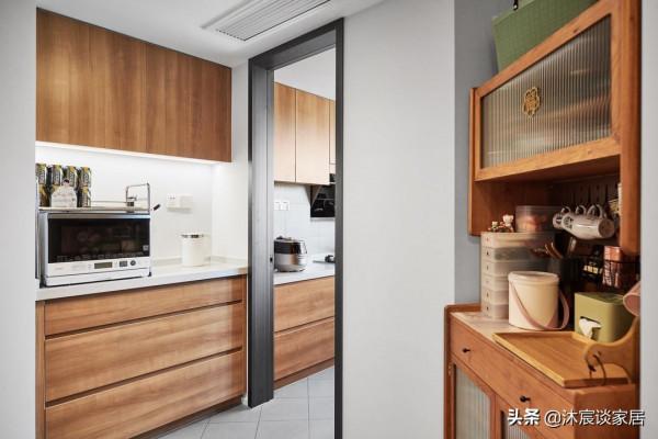 44歲的阿姨，與母親同住，兩人把家佈置得溫馨美好，適合居家養老