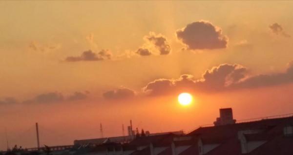 隔離二週,實在無聊,拍幾張日落照片 隔離二週,實在無聊,拍幾張日落照片