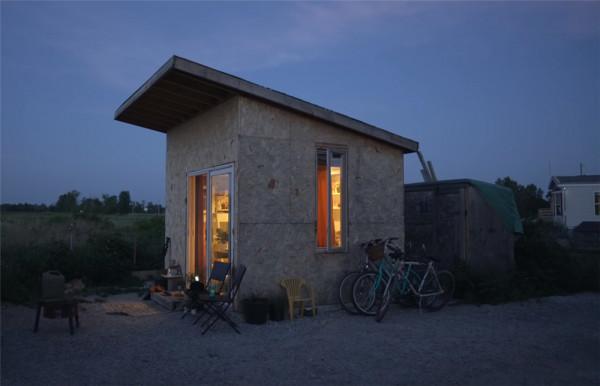 她低價買下10㎡“迷你房”，蝸居日子轉眼已1年，網友：自得其樂