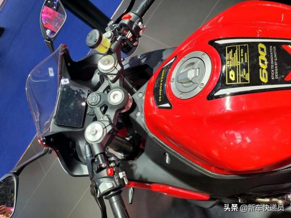 四缸“地平線”仿賽機車的天花板到底有多牛? 四缸“地平線”仿賽機車的天花板到底有多牛?