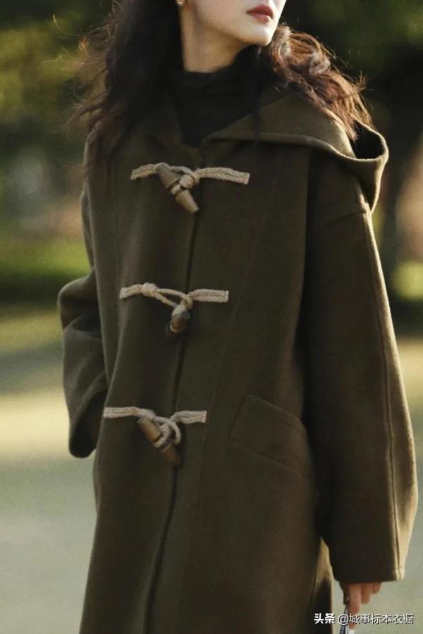 復古女孩丨冬日衣櫥裡怎能少一件經典牛角扣大衣呢？