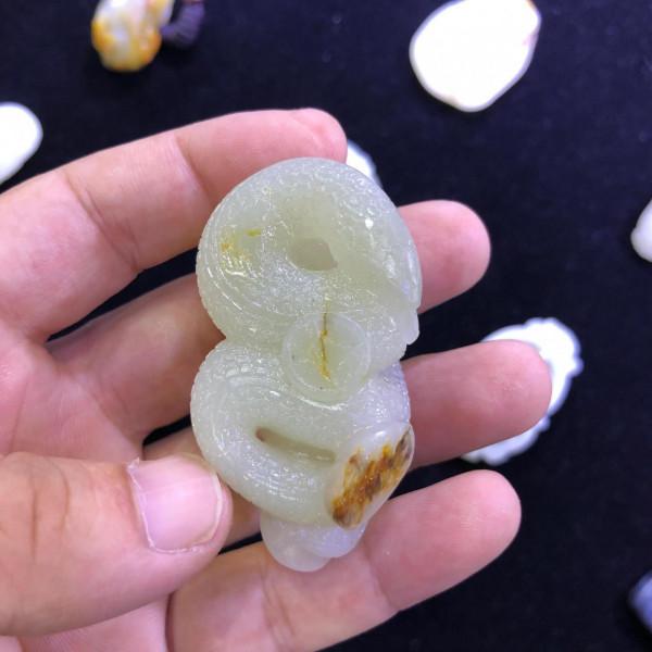 新疆和田玉原石灑金黃皮黑皮三色白玉籽料 俏雕小把件 大掛件 蛇 新疆和田玉原石灑金黃皮黑皮三色白玉籽料 俏雕小把件 大掛件 蛇