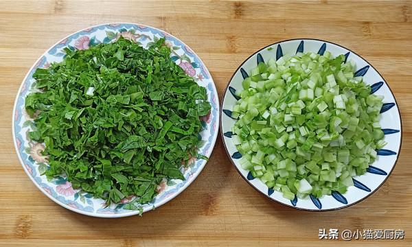 這道好吃刮油的&OpenCurlyDoubleQuote;爆炒大青菜&rdquo;，口味清香爽口，是不錯的下飯菜