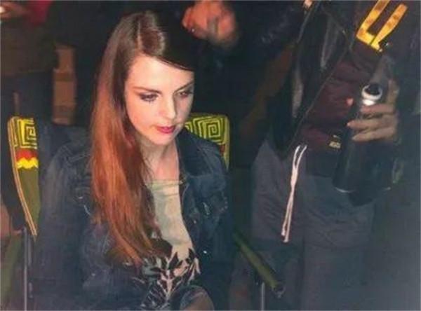 澳洲白富美遠嫁中國小夥，驚動全村近千人圍觀，今因疫情分居兩地