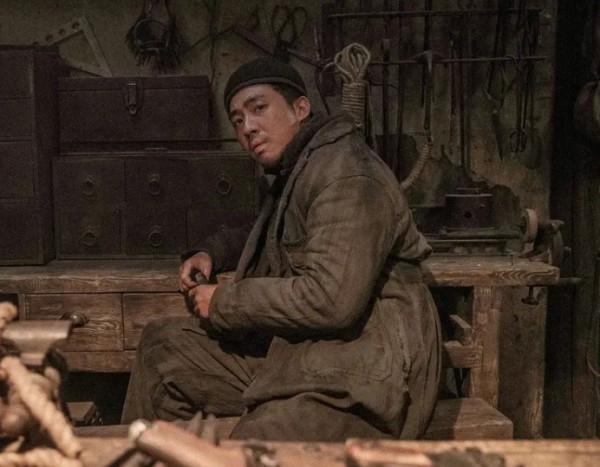 俞灝明一個鏡頭拍了8h，最終導致虛脫，犧牲時連特寫鏡頭都沒一個