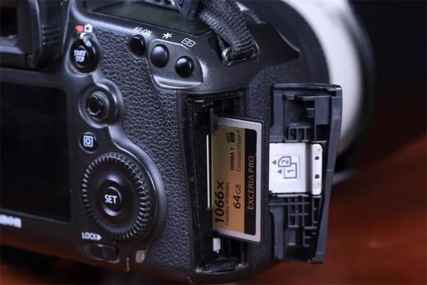 小心使用卡槽！相機最容壞的部件，還有血的教訓