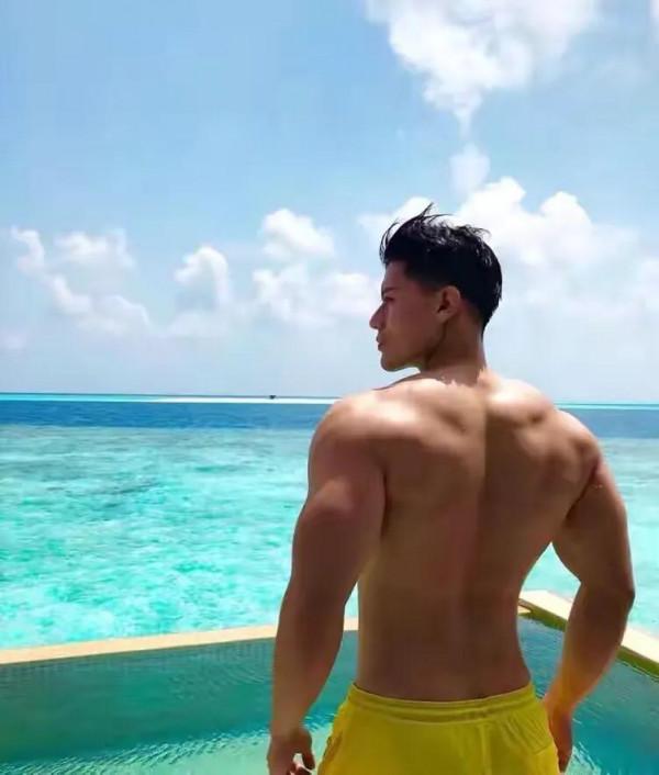 胸肌和腹肌你更喜歡那一個