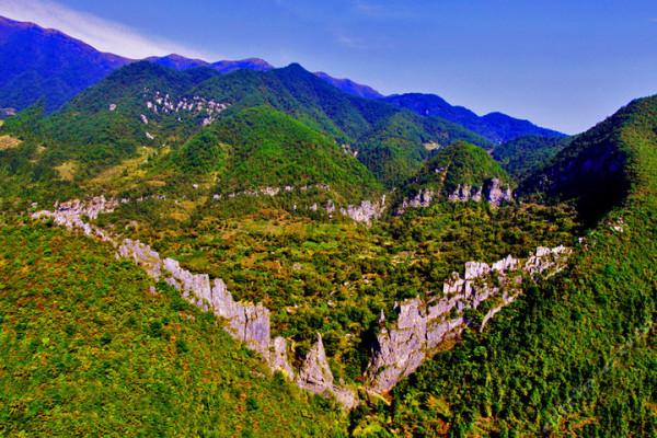 安徽一小眾3A景區，景區內飛巖瀑布，是探險愛好者的天堂