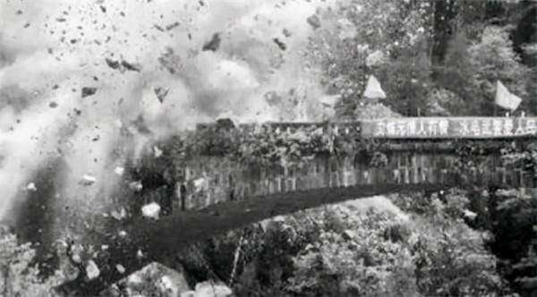 專家口中的危橋，380公斤炸藥引爆後，炸出了一群“偽專家”