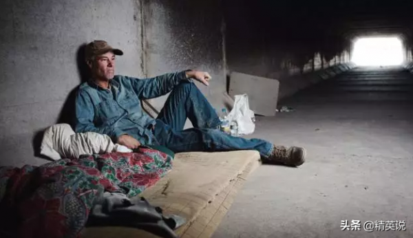 千人蝸居地下道,一天僅用3美元,繁華賭城地下的“鼴鼠人生” 千人蝸居地下道,一天僅用3美元,繁華賭城地下的“鼴鼠人生”