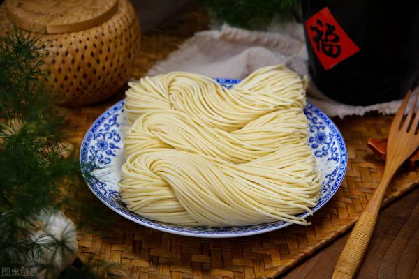 水腫、膚色變差、咽喉疼痛…這些是吃鹽帶來的改變?4招來減鹽 水腫、膚色變差、咽喉疼痛…這些是吃鹽帶來的改變?4招來減鹽