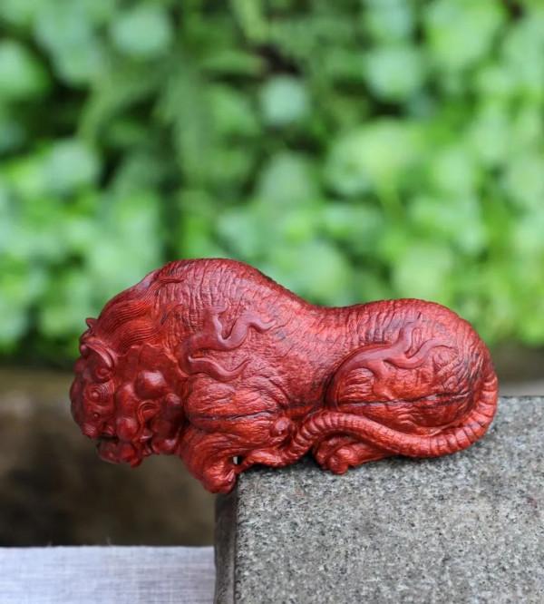 避水金晶獸！這紫檀木雕太有意思了！好手藝