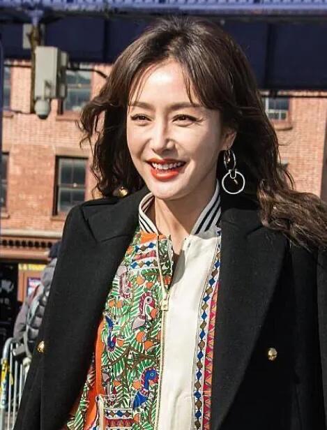 脫離精修的女星照片