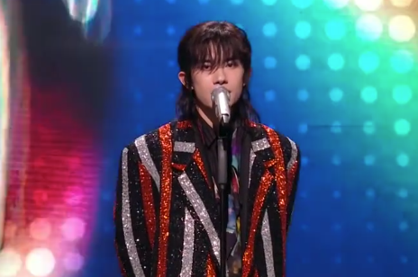 雙十一晚會:易烊千璽像猴、周冬雨性感失敗,金晨唐裝一舞太驚豔 雙十一晚會:易烊千璽像猴、周冬雨性感失敗,金晨唐裝一舞太驚豔