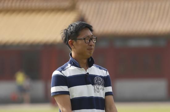 “天津大媽”林永健:17歲入行,33歲娶最美軍花,奮鬥20年終成名 “天津大媽”林永健:17歲入行,33歲娶最美軍花,奮鬥20年終成名