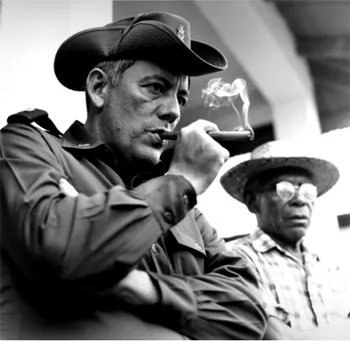 小國骨氣！一生就想要一張毛主席簽名照的他，是如何被美國暗殺的