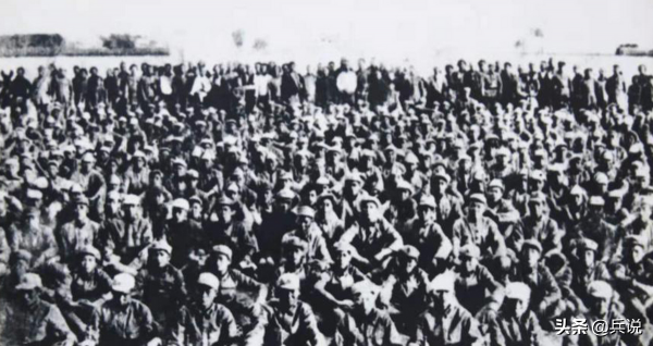 陳昌浩乘機空投迫擊炮彈，老紅軍回憶：總政委是少有的美男子