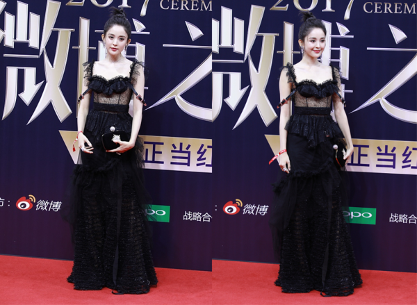 真替女明星捏把汗，娜紮在大冷天穿吊帶裙出席活動，看著都挺冷的