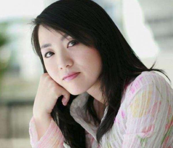 氣象小姐楊丹：嫁初戀堅持丁克16年，40歲做媽媽，背後沒那麼簡單