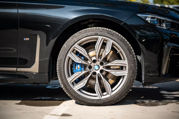 二手寶馬M760Li：取悅自己，一切盡在掌握