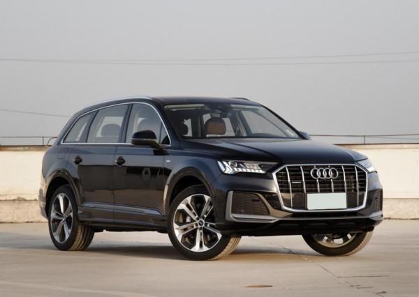 相比起寶馬X5和賓士GLE,奧迪Q7最大的亮點就是68.88萬起 相比起寶馬X5和賓士GLE,奧迪Q7最大的亮點就是68.88萬起