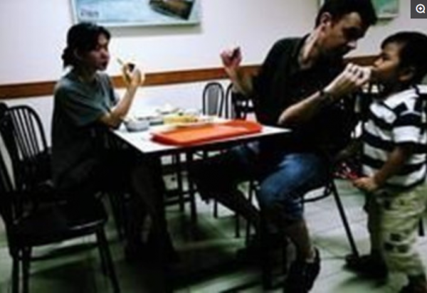 金星仨孩子近照曝光，全是棄嬰，金星好有愛