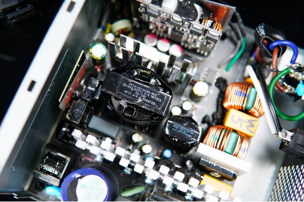 入門新生軍，九州風神PM500D金牌電源拆解評測