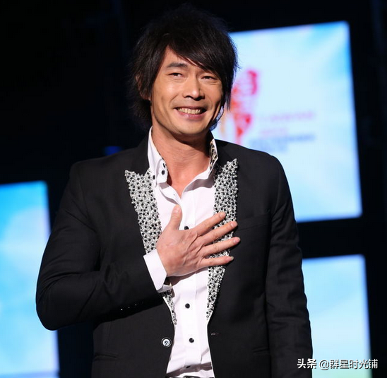 歌手黃品源：出生不凡經歷坎坷，和妻子離婚後復婚，如今兒女雙全