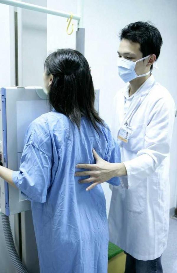 處理病人隱私時,護士會覺得尷尬嗎?醫護人員說出實情 處理病人隱私時,護士會覺得尷尬嗎?醫護人員說出實情