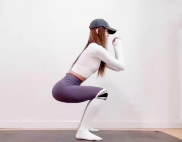 初戀臉+完美身材，我都羨慕了！每天4個動作，一起塑造同款身材