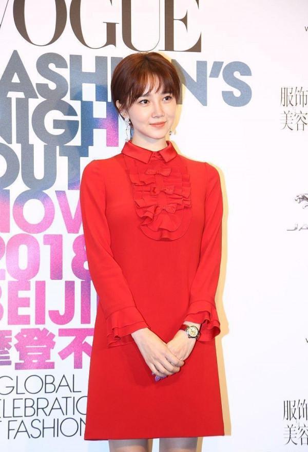 陳小紜還是不要化濃妝了，整個人看著太俗了，穿短裙都顯老