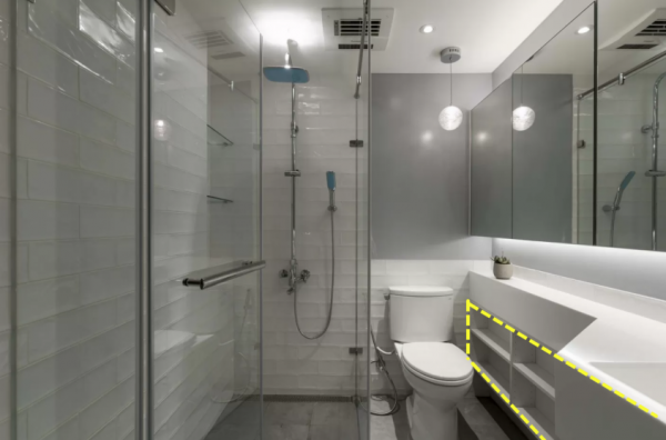 洗漱臺很少有人這麼設計：延伸到馬桶邊，還多個置物架用，賺到了