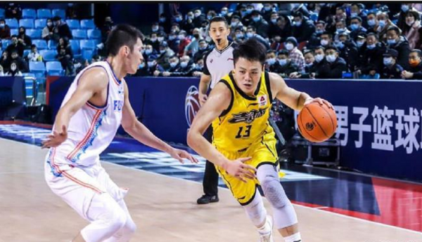 CBA再現爭議判罰，球員提出挑戰卻遭驅逐，裁判屢次主導比賽