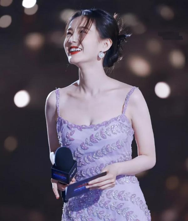 李一桐完勝眯眯眼，三隻松鼠為何卻不找她拍廣告？