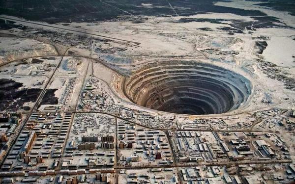 現在才明白,當年蘇聯挖穿地球,為何挖到12262米就停了? 現在才明白,當年蘇聯挖穿地球,為何挖到12262米就停了?