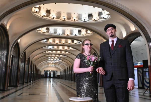 俄羅斯:地鐵裡的婚禮 俄羅斯:地鐵裡的婚禮