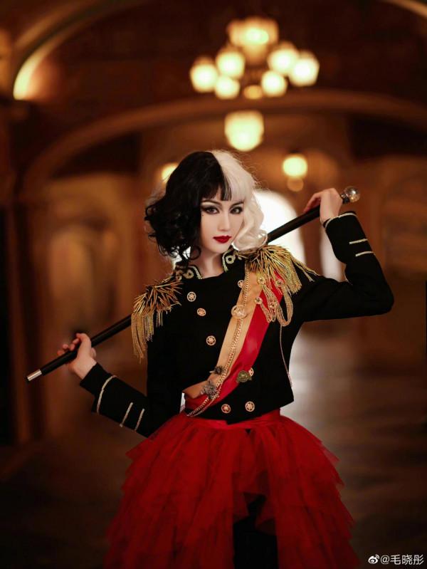 迪士尼編外人員毛曉彤cosplay庫伊拉造型,和星黛露小可愛反差萌 迪士尼編外人員毛曉彤cosplay庫伊拉造型,和星黛露小可愛反差萌