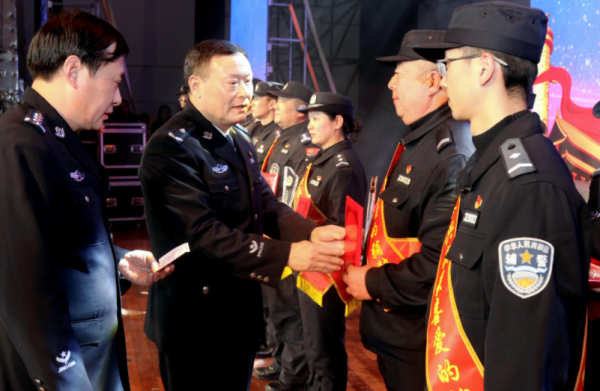 什麼是“年薪制”輔警?由公安局直接招聘,是拿編制的好機會 什麼是“年薪制”輔警?由公安局直接招聘,是拿編制的好機會