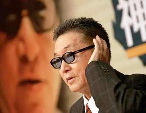 92年李敖與王小屯結婚，拜見年齡比自己還小的岳父母：深深鞠一躬