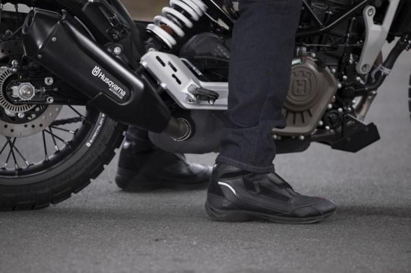 試駕測評胡思瓦納Svartpilen 125摩托車，輕鬆駕駛是它的一大魅力