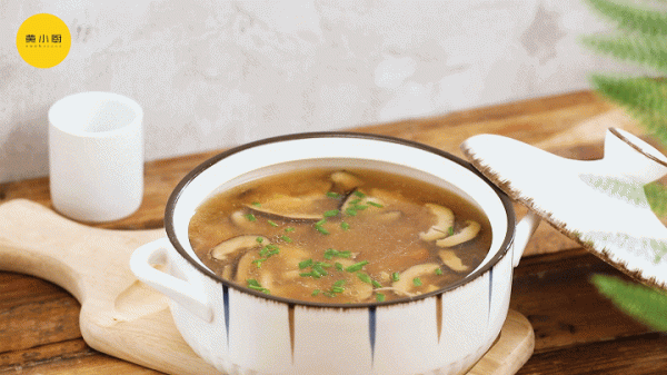 味鮮、湯鮮、菜鮮，選用幾種普通的食材做一碗三鮮湯，簡單易上手