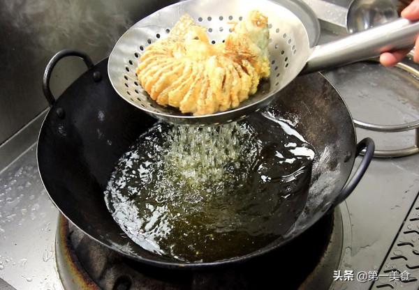 鱸魚別再蒸著吃了,廚師長教你新吃法,一炸一澆汁,外酥裡嫩 鱸魚別再蒸著吃了,廚師長教你新吃法,一炸一澆汁,外酥裡嫩