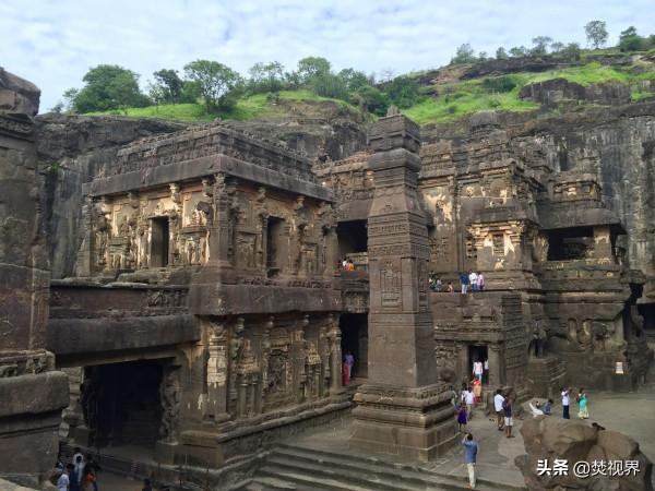 一塊石頭雕刻而成的古廟 一塊石頭雕刻而成的古廟