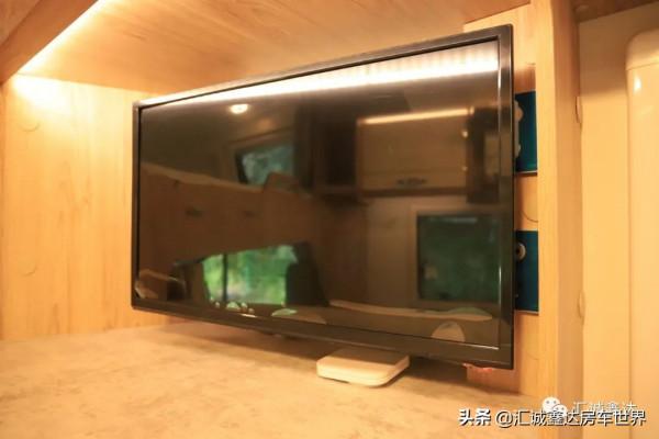 可愛又精巧的福特房車！倆大床睡4人，還有頂級水電！佈局有特色