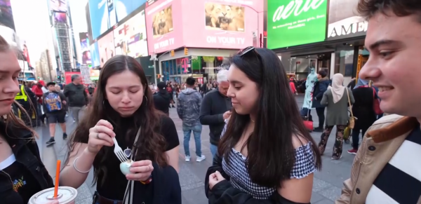 美國小夥認為中國食物不好吃,巨資買毛蛋讓老外吃,結果直呼真香 美國小夥認為中國食物不好吃,巨資買毛蛋讓老外吃,結果直呼真香