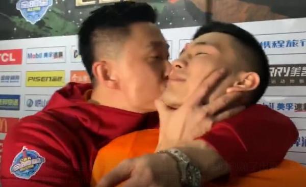 三分球4場0中,王哲林前隊友丟技能包,老大難當,無法打動杜鋒 三分球4場0中,王哲林前隊友丟技能包,老大難當,無法打動杜鋒