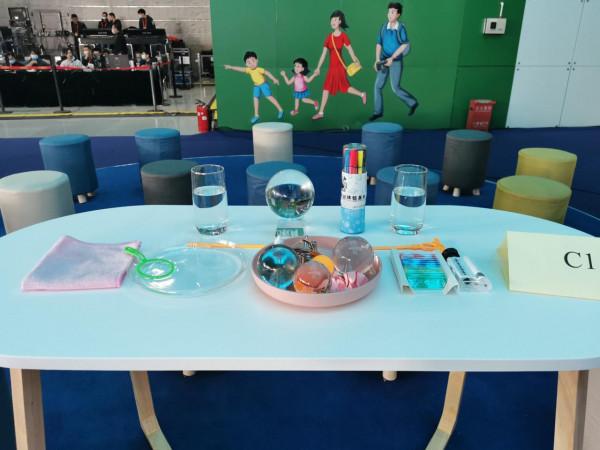 “太空課堂”現場配齊實驗器材，可天地同步實驗