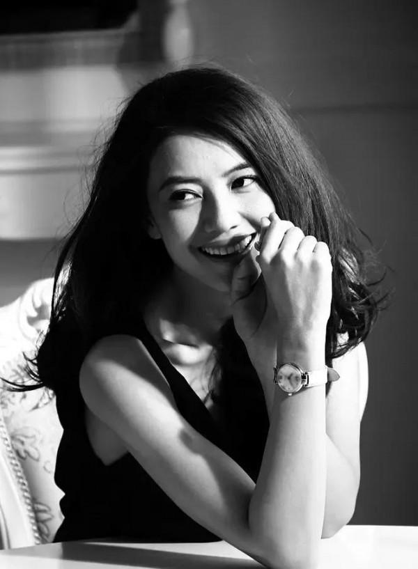 頂級典雅女神高圓圓，超凡脫俗的美麗、若即若離的青澀