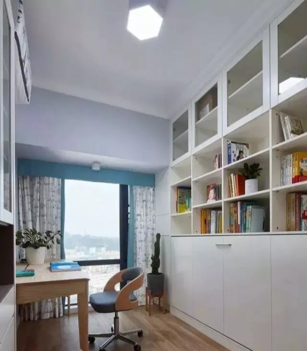 130平新房色彩搭配真心不錯，廚房尤其實用，老婆說願意天天下廚